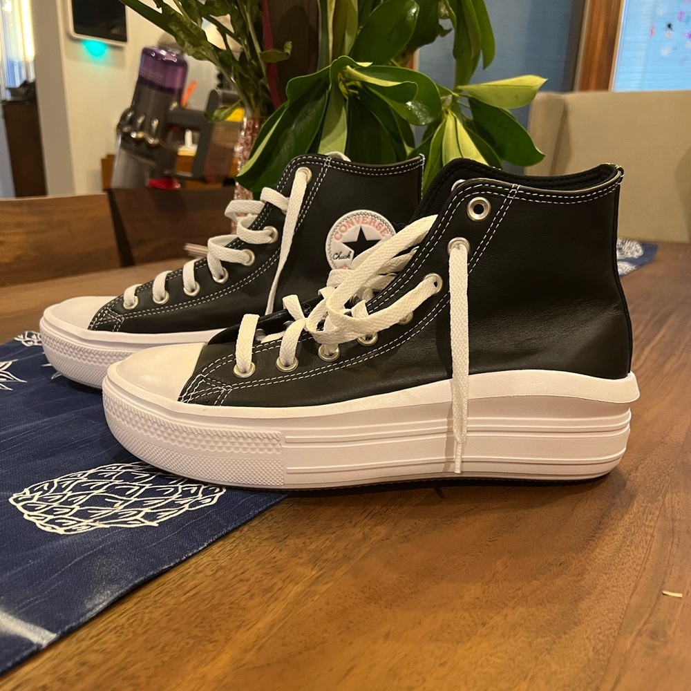 NWOB converse chuck taylor all star move leather platform size 10 womens